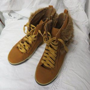 ROUGE HIKING BOOTIES * sz 6.5 * gently worn* camel